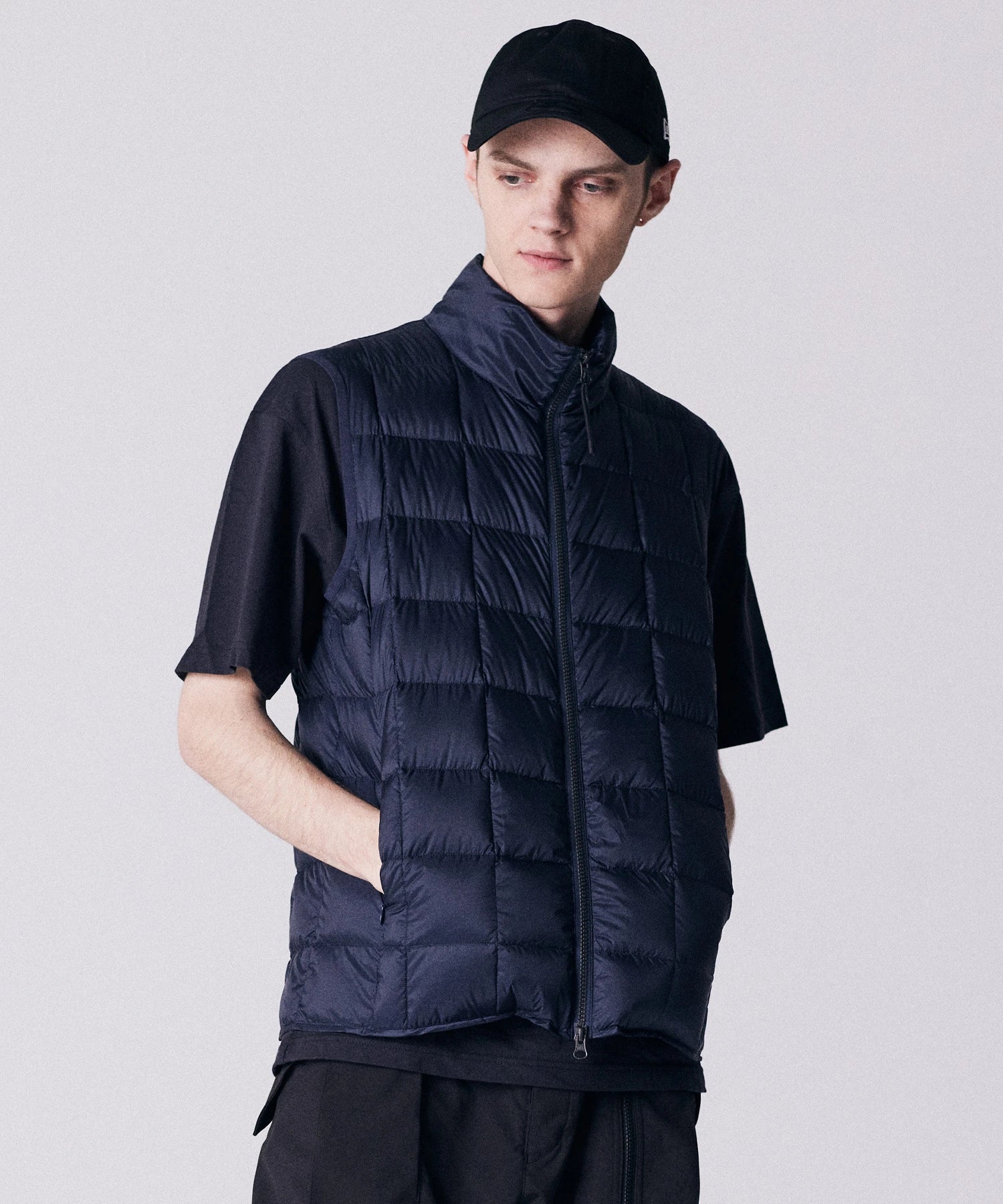 Unisex Basic Hi-Neck W-Zip Down Vest - Image 13